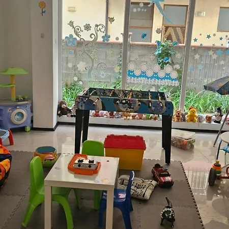 библиотеката Konukevi